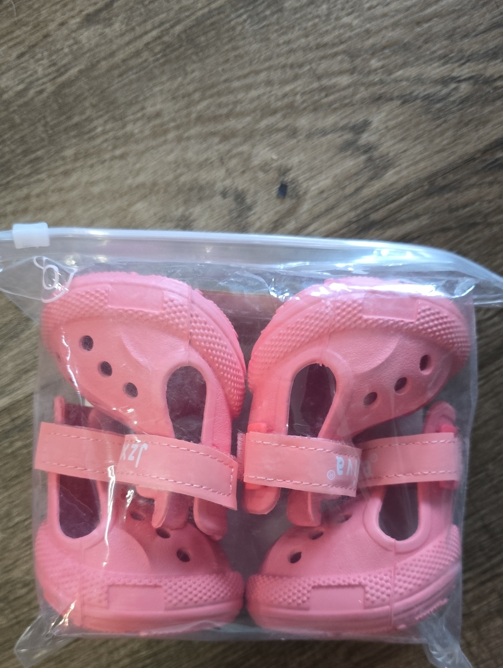 Size: 6- Dog SHOES